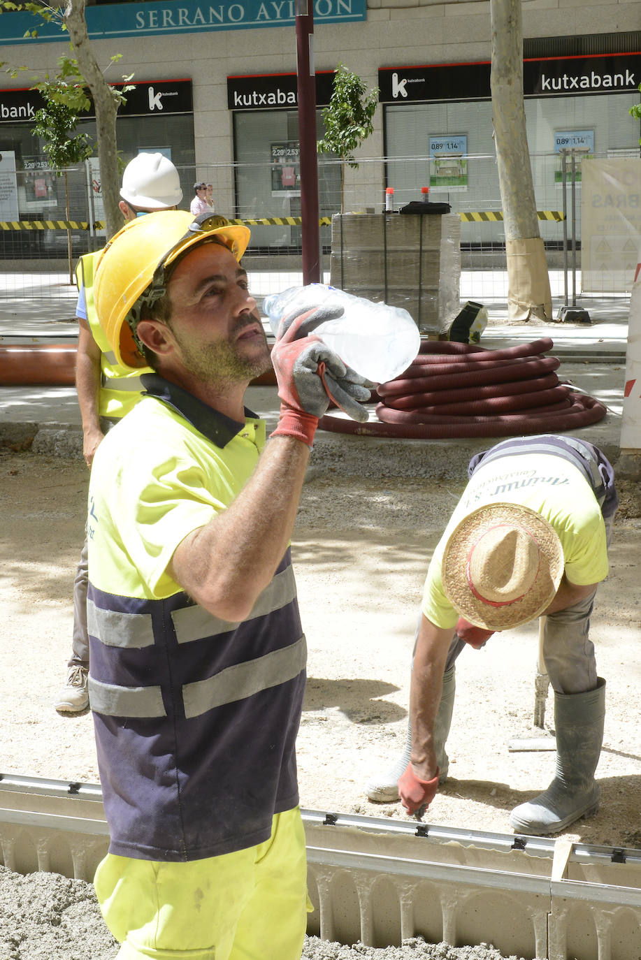 Los sindicatos alertan del riesgo para 120.000 asalariados del campo y la obra en la Región de Murcia.