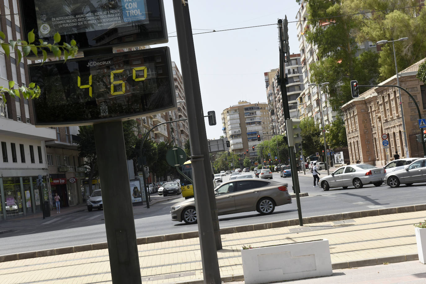 Los sindicatos alertan del riesgo para 120.000 asalariados del campo y la obra en la Región de Murcia.