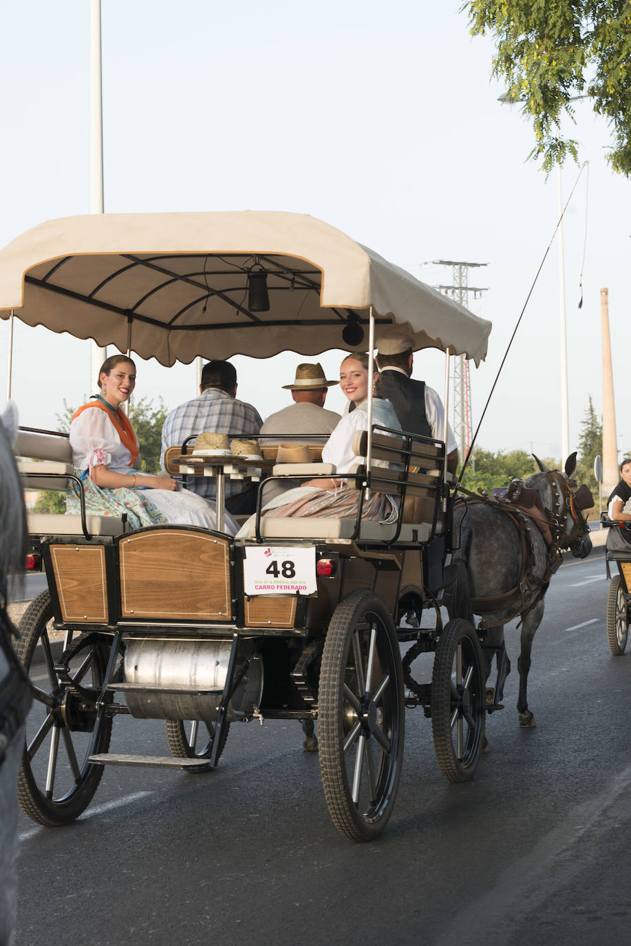 Más de cincuenta carros parten desde la Federación de Peñas Huertanas, en la avenida Primero de Mayo, con rumbo al paseo marítimo de Los Alcázares