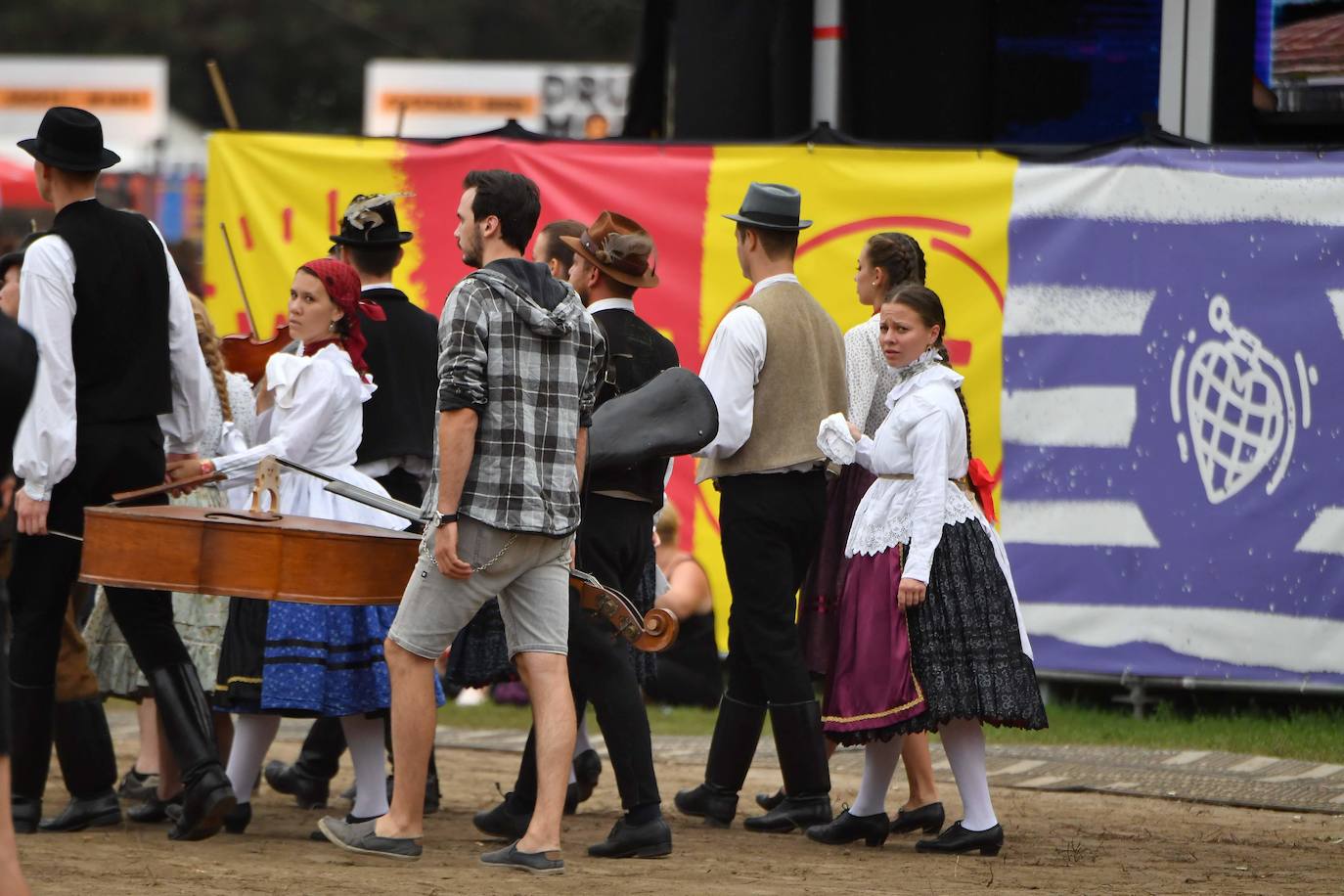 Música, arte y diversión se mezclan en la 27 edición del Sziget Festival, en Budapest (Hungría). El Sziget Festival, que cuenta en su cartel con artistas de la talla de Ed Sheeran y Foo Fighters, se celebra del 7 al 13 de agosto.