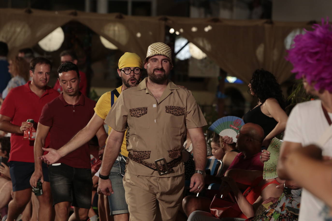 Más de una veintena de peñas y el Ballet de la Federación llenan de diversión el Paseo Parra, en una velada estival repleta de color y alegría 