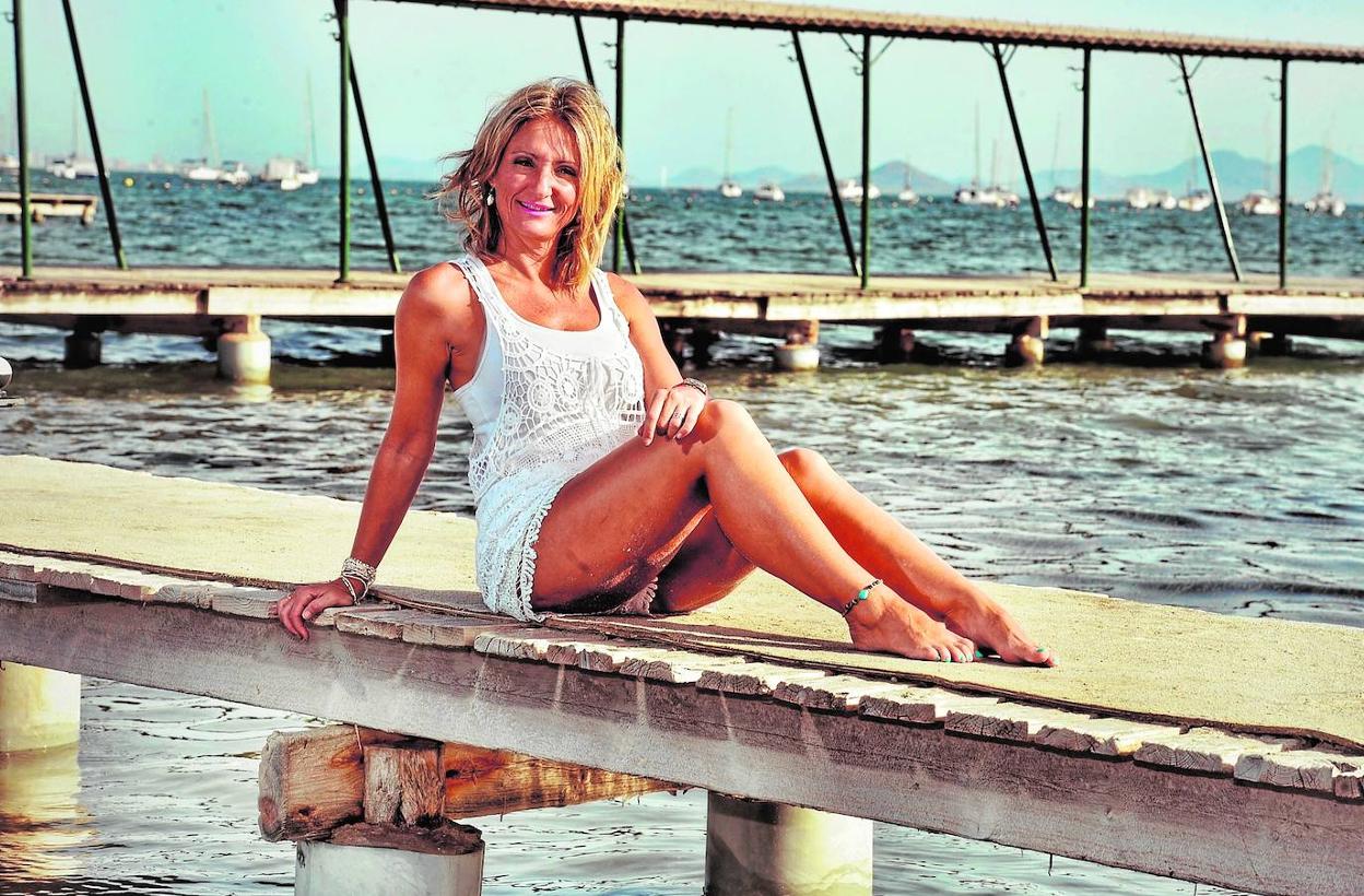 Celia Martínez Mora, de la plataforma Pacto por el Mar Menor, en Santiago de la Ribera. 