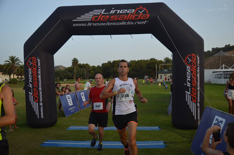 El corredor del Alumbres Sport completa el recorrido de 7 kilómetros en 23:39 minutos, por los 28:46 de la atleta del Grupo Alcaraz