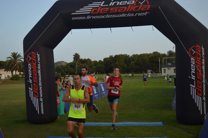 El corredor del Alumbres Sport completa el recorrido de 7 kilómetros en 23:39 minutos, por los 28:46 de la atleta del Grupo Alcaraz