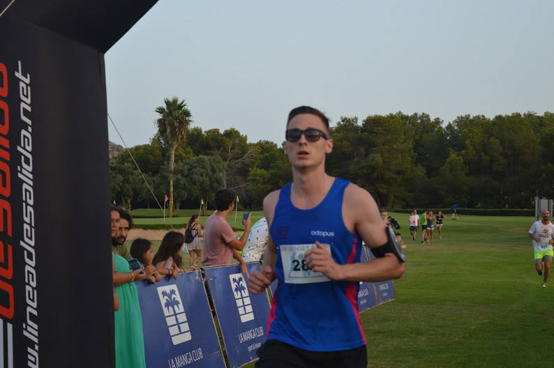 El corredor del Alumbres Sport completa el recorrido de 7 kilómetros en 23:39 minutos, por los 28:46 de la atleta del Grupo Alcaraz