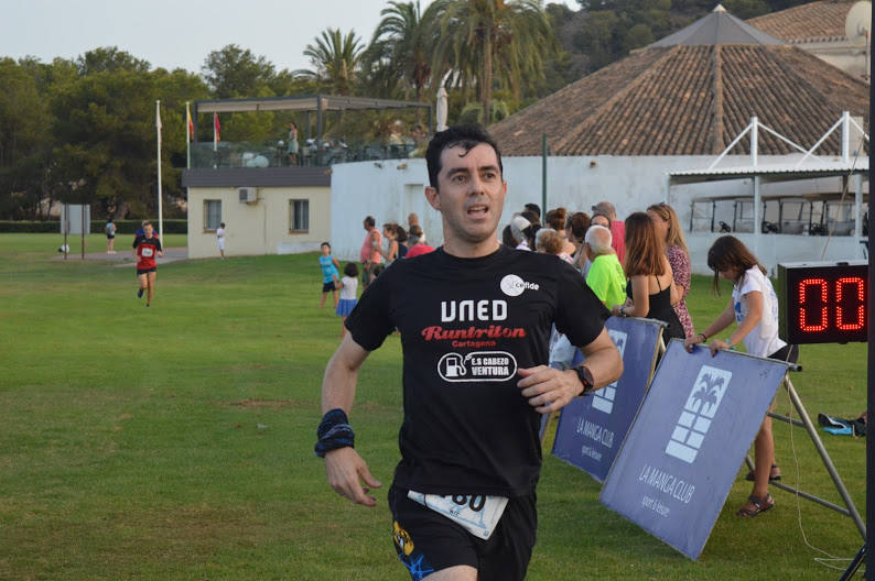 El corredor del Alumbres Sport completa el recorrido de 7 kilómetros en 23:39 minutos, por los 28:46 de la atleta del Grupo Alcaraz