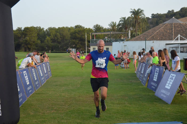 El corredor del Alumbres Sport completa el recorrido de 7 kilómetros en 23:39 minutos, por los 28:46 de la atleta del Grupo Alcaraz