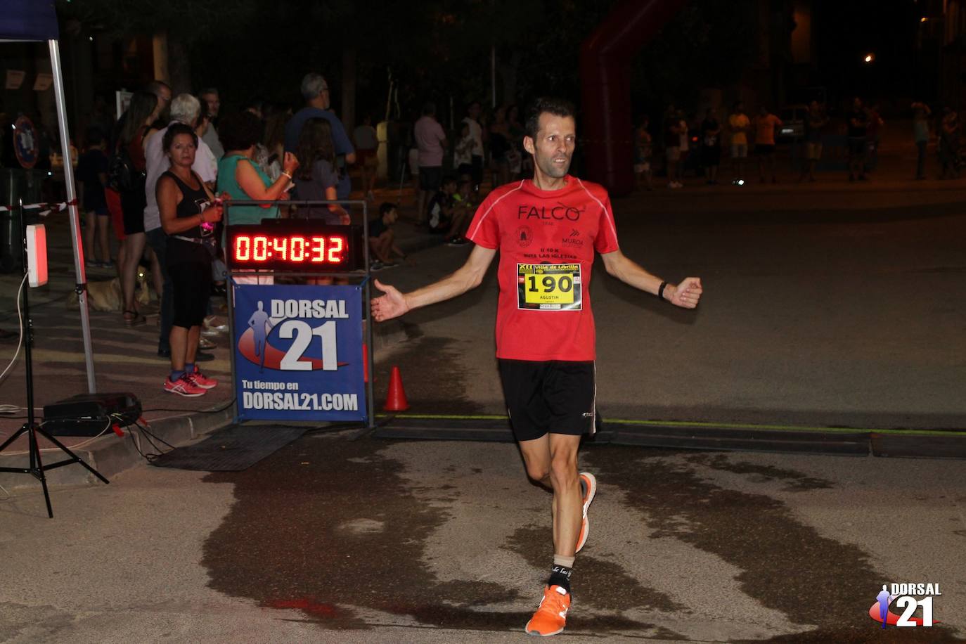 El atleta del Mobel Automenor Running Team se lleva el triunfo con un tiempo de 33:15 minutos, por los 40:45 para la corredora del C.D. Runtritón