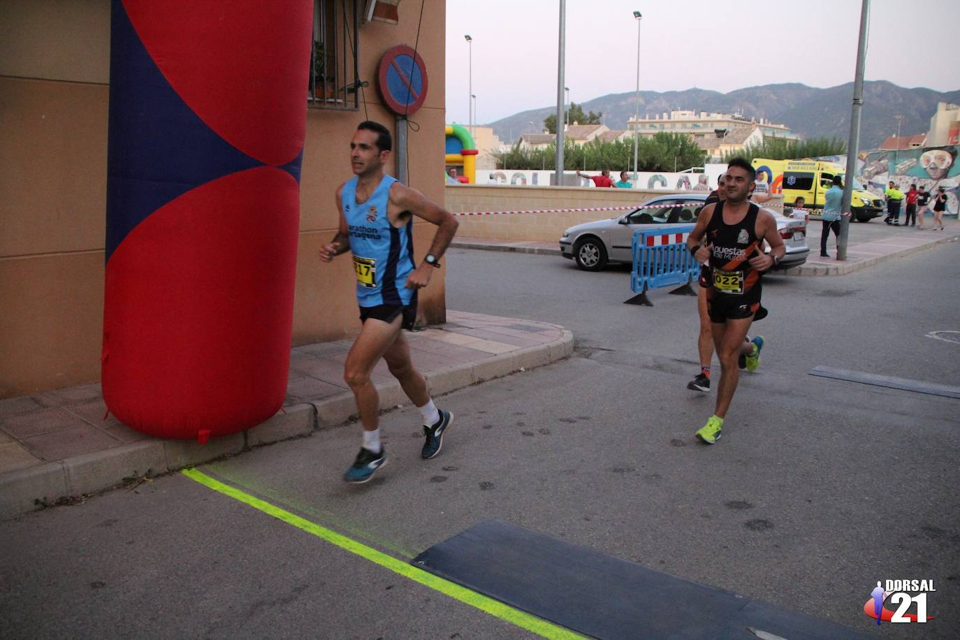 El atleta del Mobel Automenor Running Team se lleva el triunfo con un tiempo de 33:15 minutos, por los 40:45 para la corredora del C.D. Runtritón