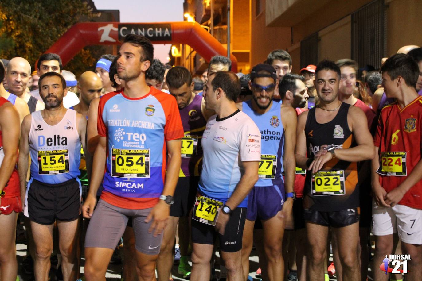 El atleta del Mobel Automenor Running Team se lleva el triunfo con un tiempo de 33:15 minutos, por los 40:45 para la corredora del C.D. Runtritón