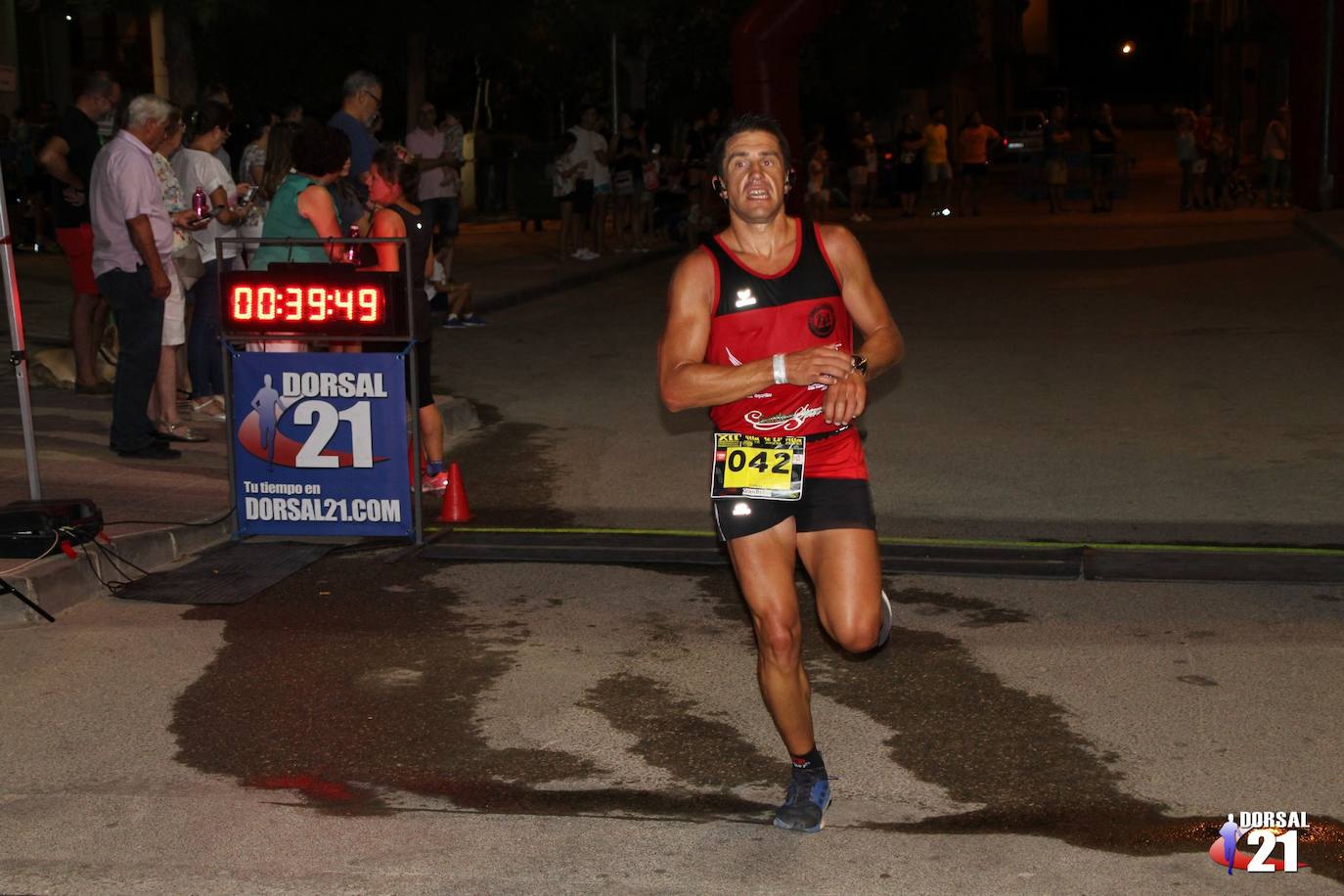 El atleta del Mobel Automenor Running Team se lleva el triunfo con un tiempo de 33:15 minutos, por los 40:45 para la corredora del C.D. Runtritón