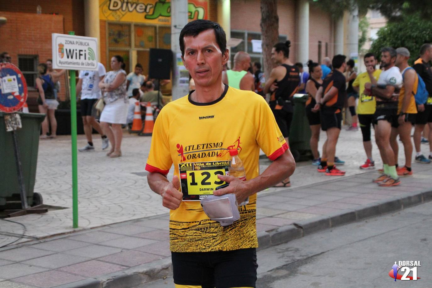 El atleta del Mobel Automenor Running Team se lleva el triunfo con un tiempo de 33:15 minutos, por los 40:45 para la corredora del C.D. Runtritón