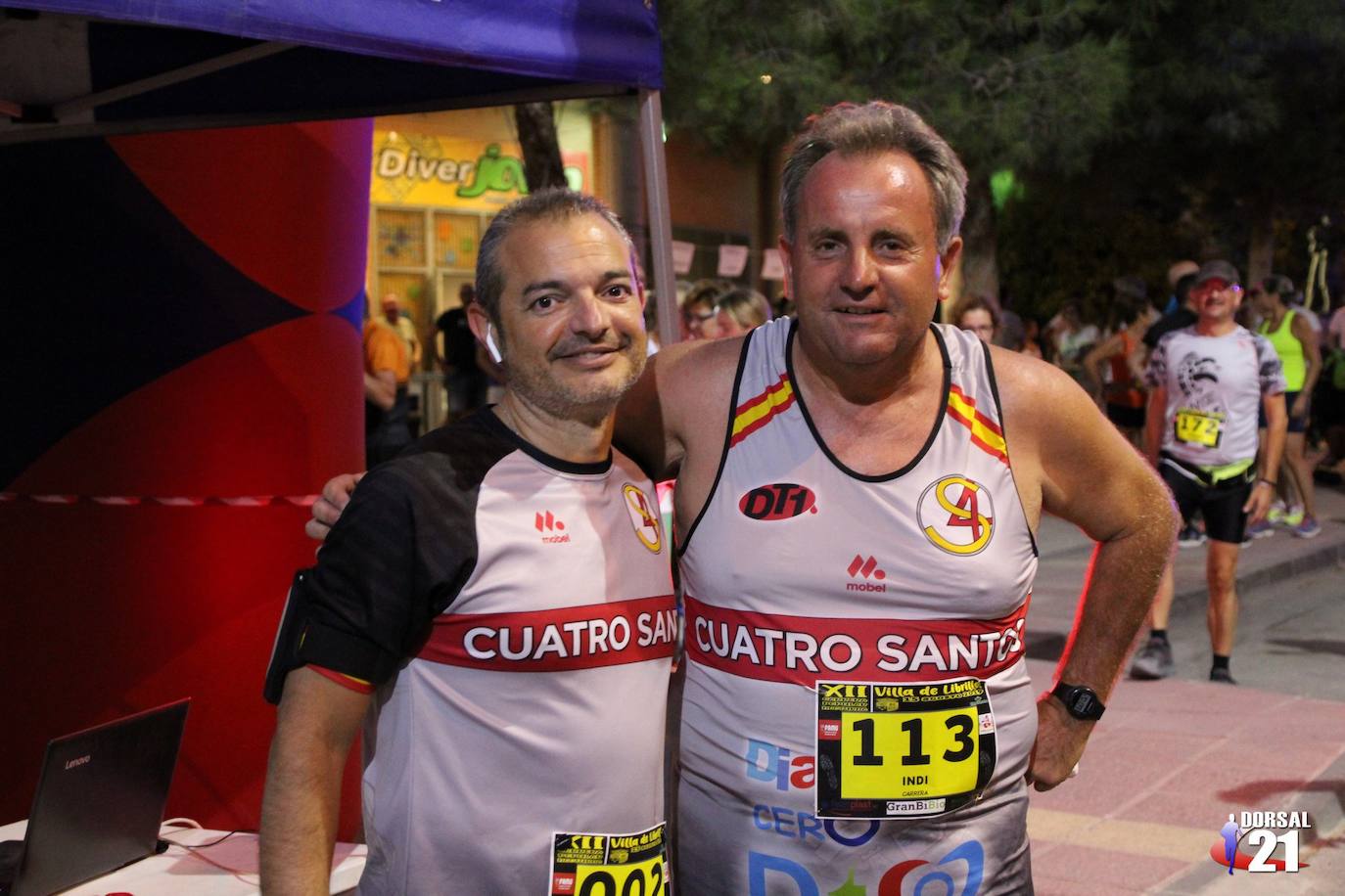 El atleta del Mobel Automenor Running Team se lleva el triunfo con un tiempo de 33:15 minutos, por los 40:45 para la corredora del C.D. Runtritón