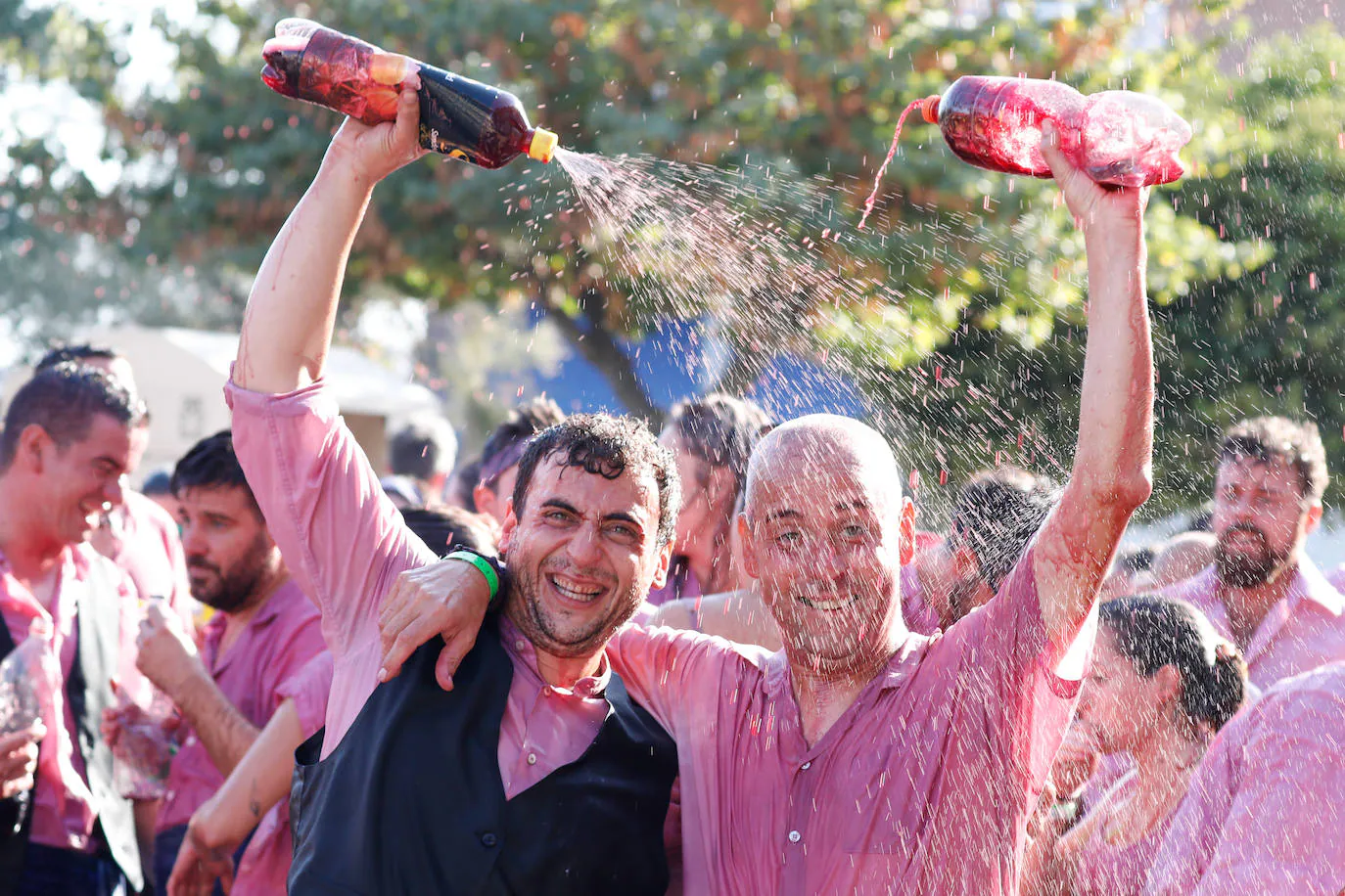 La Cabalgata del Vino de Jumilla vuelve a congregar a varios miles de visitantes por las calles de la localidad