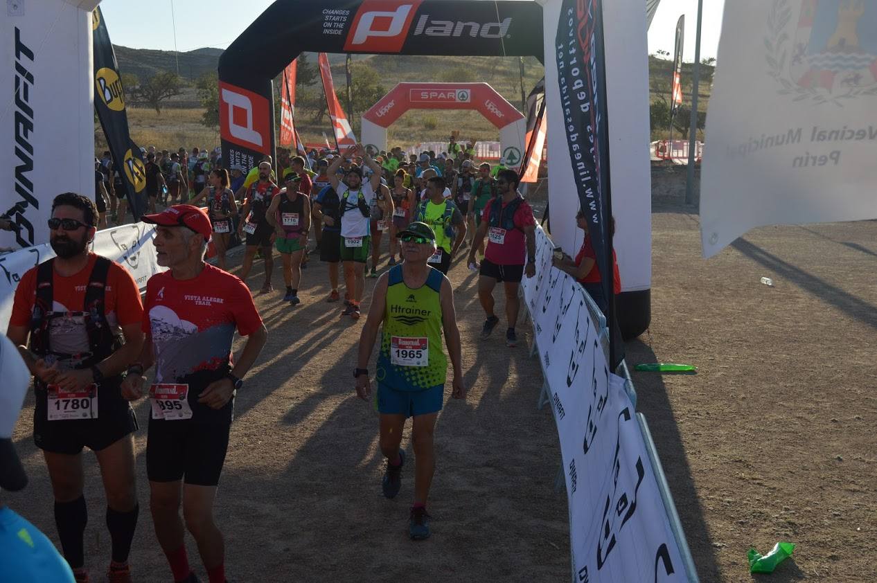 El atleta del Runtritón Cartagena completa los 17 kilómetros del recorrido en 1 hora y 24 minutos, por la marca de 1:35:04 de la vencedora femenina