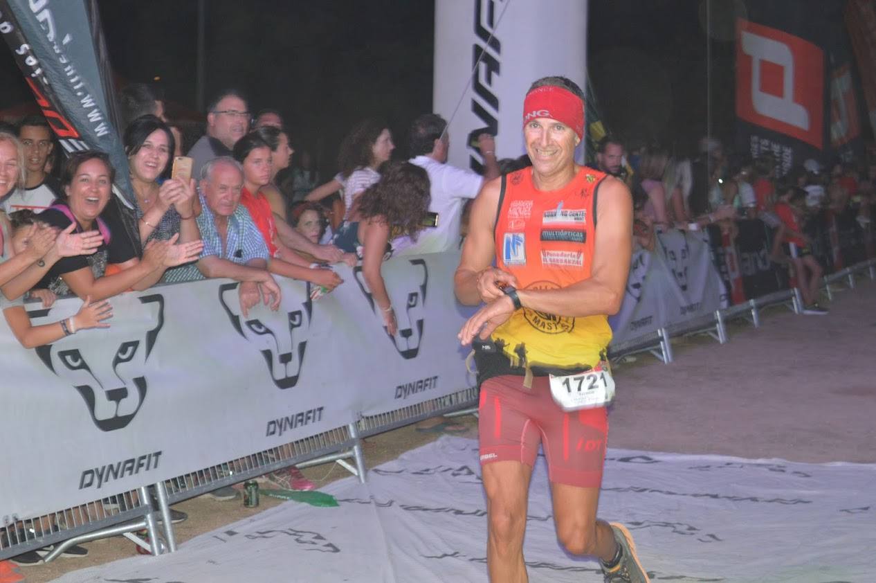 El atleta del Runtritón Cartagena completa los 17 kilómetros del recorrido en 1 hora y 24 minutos, por la marca de 1:35:04 de la vencedora femenina