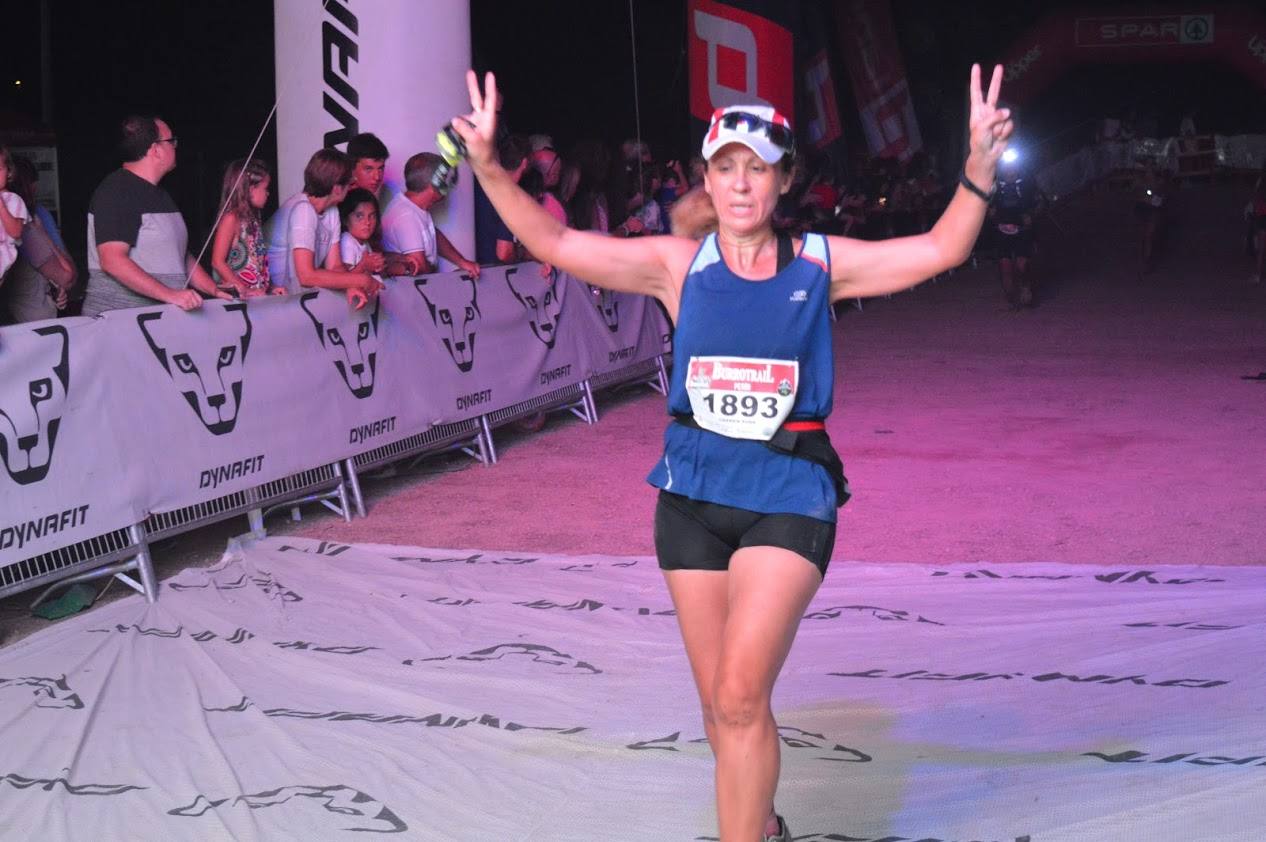 El atleta del Runtritón Cartagena completa los 17 kilómetros del recorrido en 1 hora y 24 minutos, por la marca de 1:35:04 de la vencedora femenina