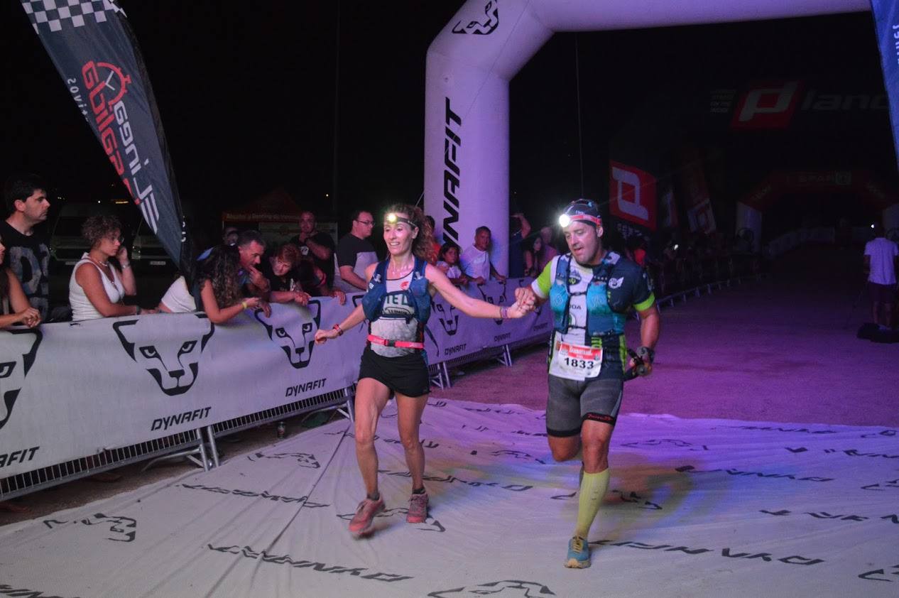 El atleta del Runtritón Cartagena completa los 17 kilómetros del recorrido en 1 hora y 24 minutos, por la marca de 1:35:04 de la vencedora femenina