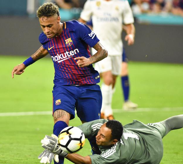 Neymar y Keylor, en un clásico de 2017