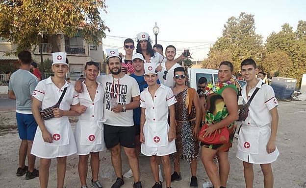 Algunos de los peñistas del desfile de Albudeite.