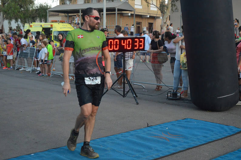 El atleta del Alumbres Sport gana con un tiempo de 31:23 minutos en los 8,5 kilómetros, por los 36:00 para la corredora del Mobel Automenor Running Team