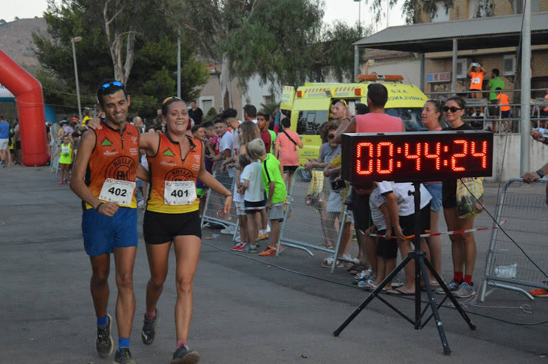 El atleta del Alumbres Sport gana con un tiempo de 31:23 minutos en los 8,5 kilómetros, por los 36:00 para la corredora del Mobel Automenor Running Team