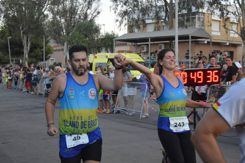 El atleta del Alumbres Sport gana con un tiempo de 31:23 minutos en los 8,5 kilómetros, por los 36:00 para la corredora del Mobel Automenor Running Team