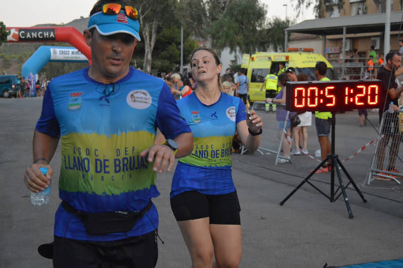 El atleta del Alumbres Sport gana con un tiempo de 31:23 minutos en los 8,5 kilómetros, por los 36:00 para la corredora del Mobel Automenor Running Team