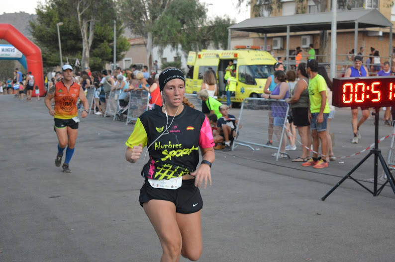 El atleta del Alumbres Sport gana con un tiempo de 31:23 minutos en los 8,5 kilómetros, por los 36:00 para la corredora del Mobel Automenor Running Team