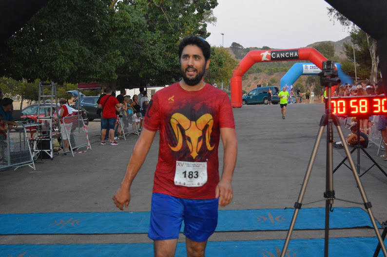 El atleta del Alumbres Sport gana con un tiempo de 31:23 minutos en los 8,5 kilómetros, por los 36:00 para la corredora del Mobel Automenor Running Team