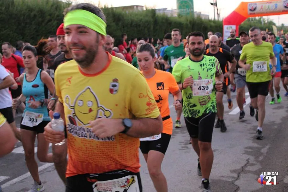 El atleta de la AD LLano de Brujas completa los cinco kilómetros en 14:59 minutos, por los 19:11 de la corredora del Bathco Running Team 