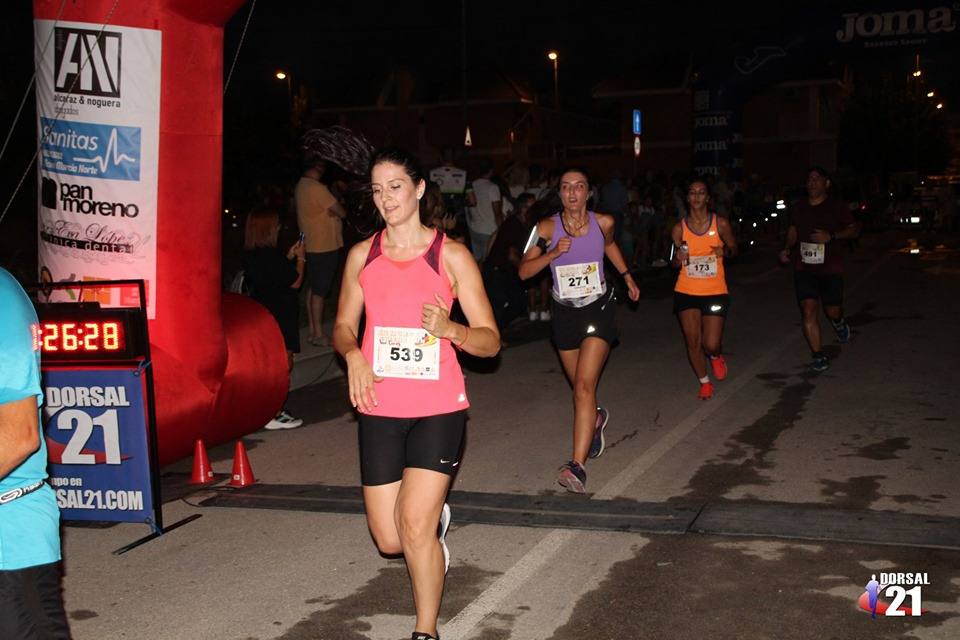 El atleta de la AD LLano de Brujas completa los cinco kilómetros en 14:59 minutos, por los 19:11 de la corredora del Bathco Running Team 