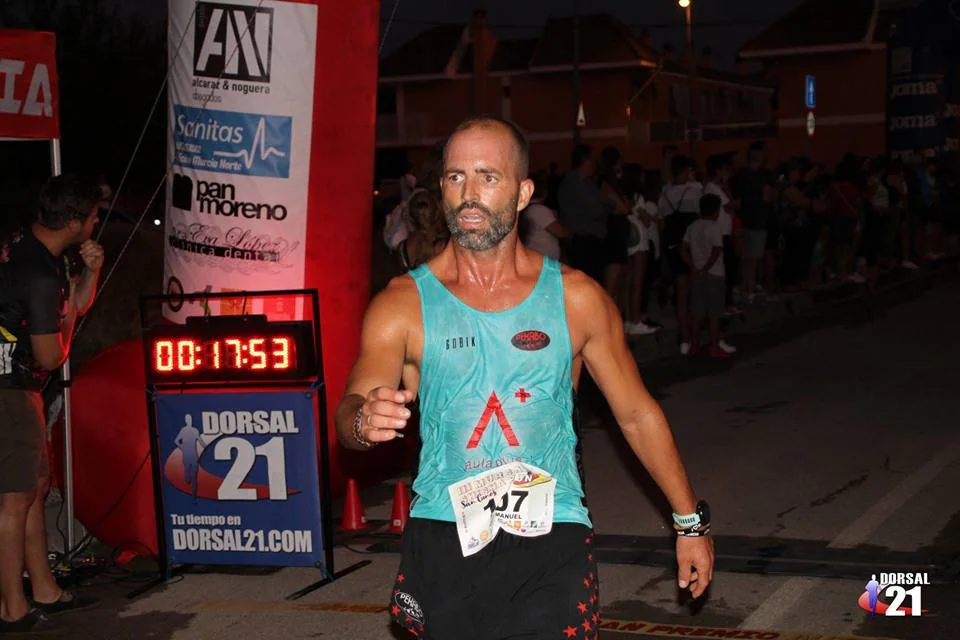 El atleta de la AD LLano de Brujas completa los cinco kilómetros en 14:59 minutos, por los 19:11 de la corredora del Bathco Running Team 