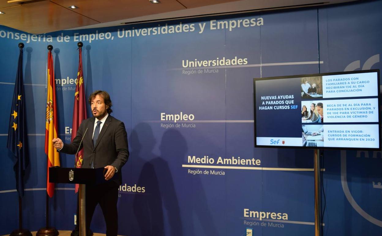 El consejero de Empleo, Investigación y Universidades, Miguel Motas, este jueves.