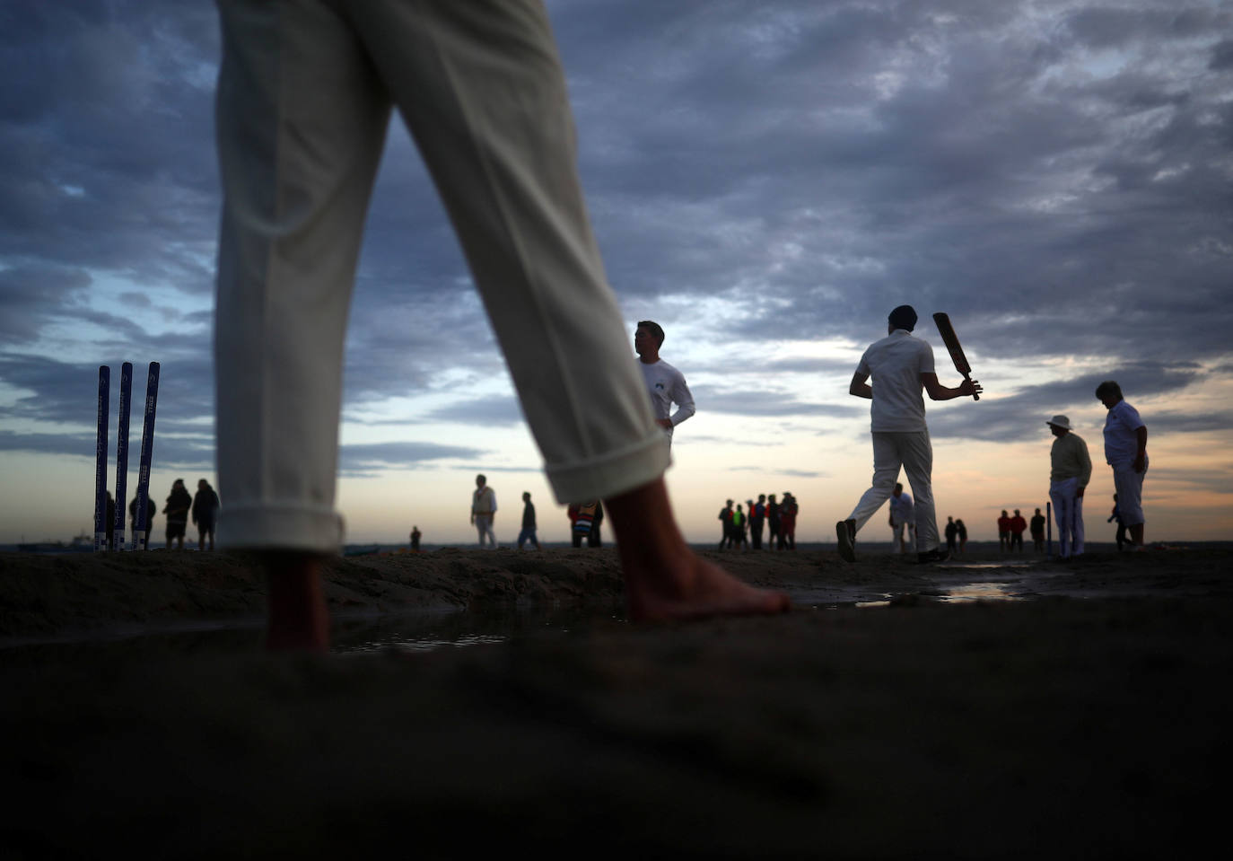 Cada año, en los 'Brambles sandback', se juega un partido de cricket sobre la arena que queda ante la subida de las mareas