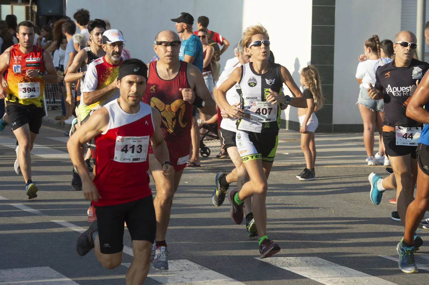 El atleta del Mobel Automenor Running Team se lleva el triunfo con un tiempo de 35:10 minutos en los 10 kilómetros, por los 44:43 para su compañera de club que gana en la prueba femenina