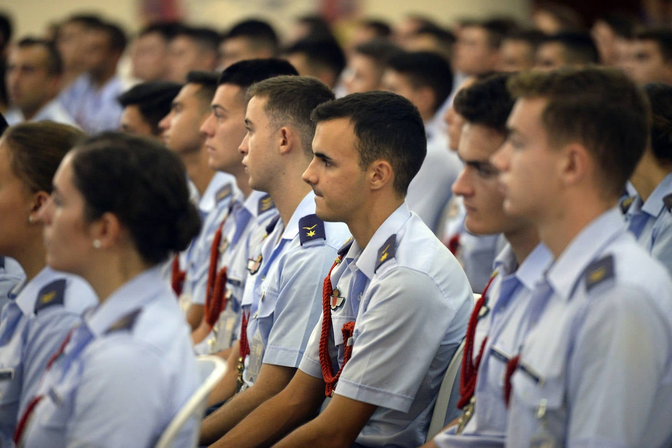 La ministra de Defensa visita la AGA en San Javier «para dar apoyo y mostrar la solidaridad del Gobierno a los compañeros y familiares» del piloto fallecido la semana pasada