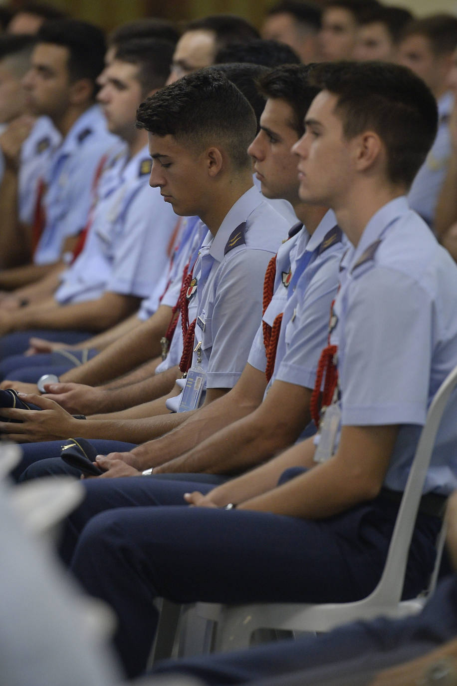 La ministra de Defensa visita la AGA en San Javier «para dar apoyo y mostrar la solidaridad del Gobierno a los compañeros y familiares» del piloto fallecido la semana pasada