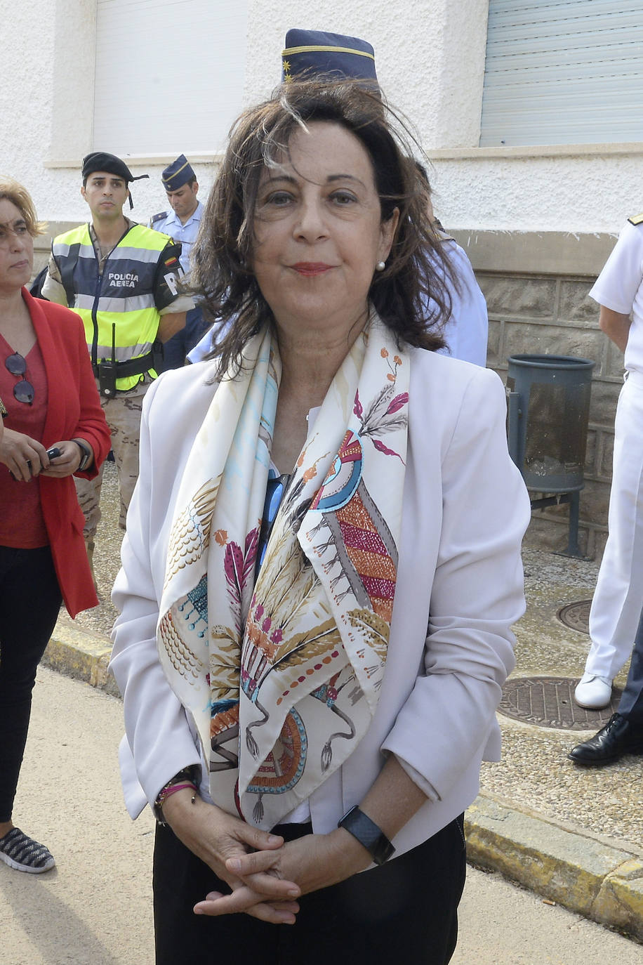 La ministra de Defensa visita la AGA en San Javier «para dar apoyo y mostrar la solidaridad del Gobierno a los compañeros y familiares» del piloto fallecido la semana pasada