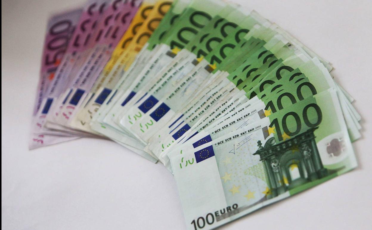 Billetes de 100, 200 y 500 euros, en una fotografía de archivo.