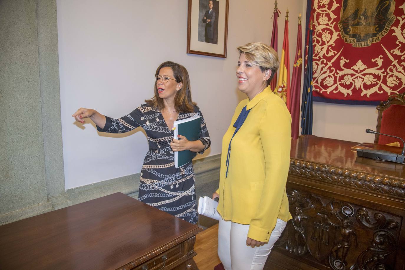 Durante el Pleno, la alcaldesa, Ana Belén Castejón, protagonizó un encontronazo dialéctico con el portavoz de MC, José López.