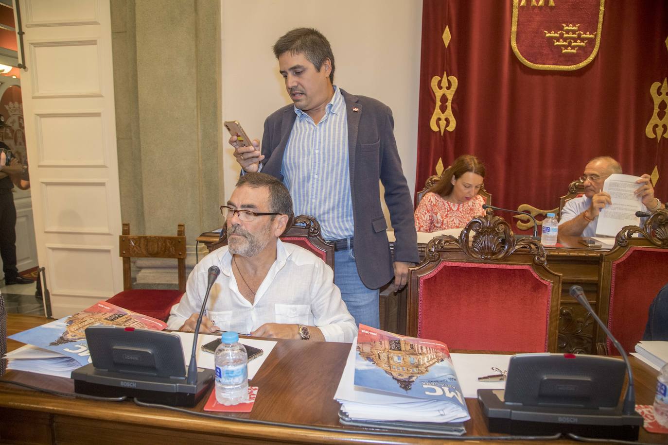Durante el Pleno, la alcaldesa, Ana Belén Castejón, protagonizó un encontronazo dialéctico con el portavoz de MC, José López.