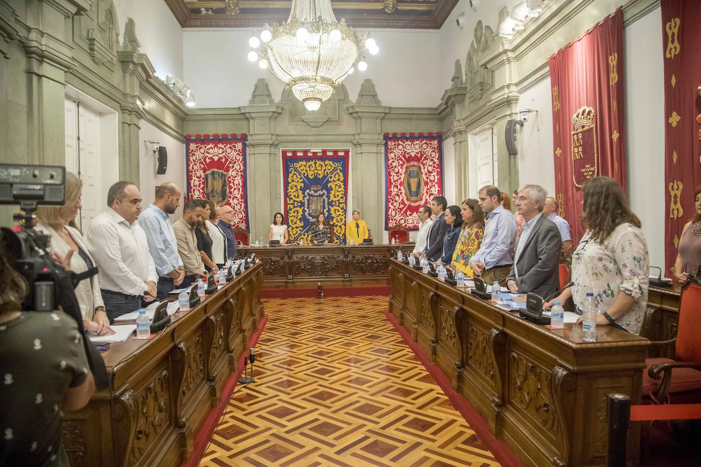 Durante el Pleno, la alcaldesa, Ana Belén Castejón, protagonizó un encontronazo dialéctico con el portavoz de MC, José López.