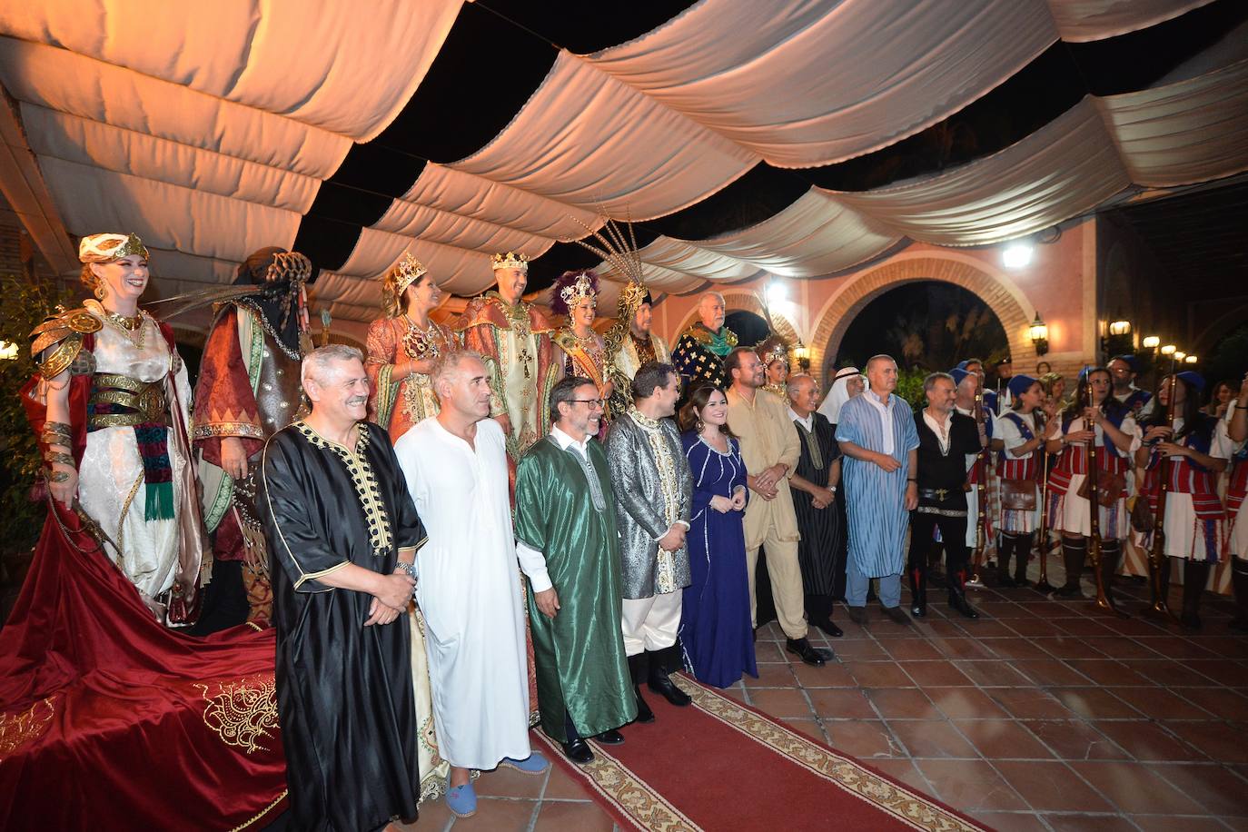 El restaurante Rincón Huertano acogió el viernes por la noche la Cena Medieval, en la que brillaron con luz propia el Rey Aben Hud 2019, Agustín Belda Lario y su favorita, su hija Carmina y el Infante Alfonso 2019, Alejandro García Serón, junto a su esposa y reina, Berta García.