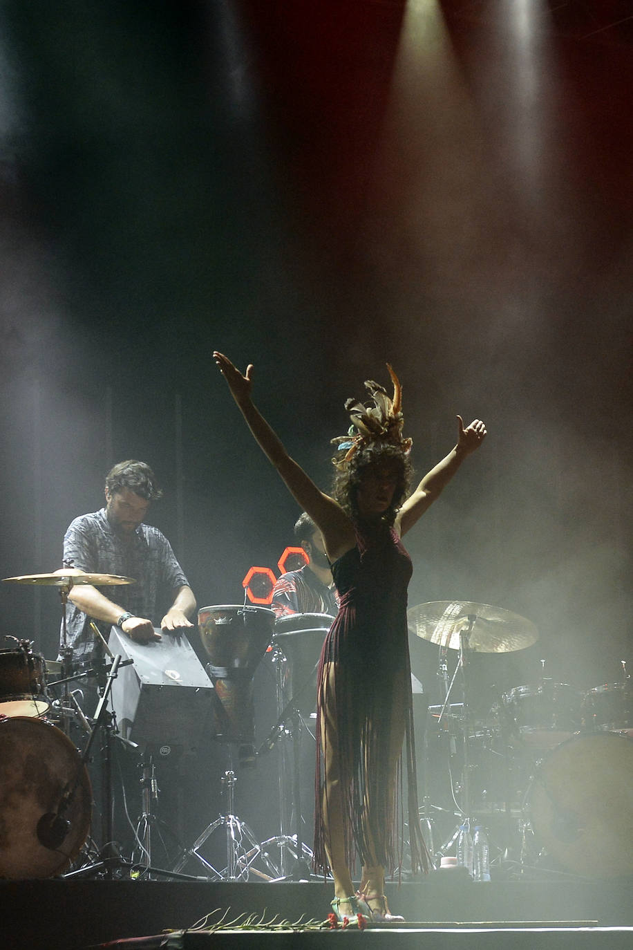 El festival B-Side celebra su edición más ecléctica, en la que Viva Suecia firmó los mejores momentos y en la que también destacaron la puesta en escena de Fuel Fandango, el reggae electrónico de Iseo & Dodosound y el talento de Alice Wonder.