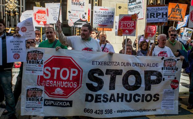 Concentración de 'Stop desahucios' en San Sebastián. 