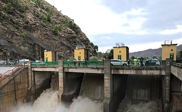 Aliviaderos del azud.