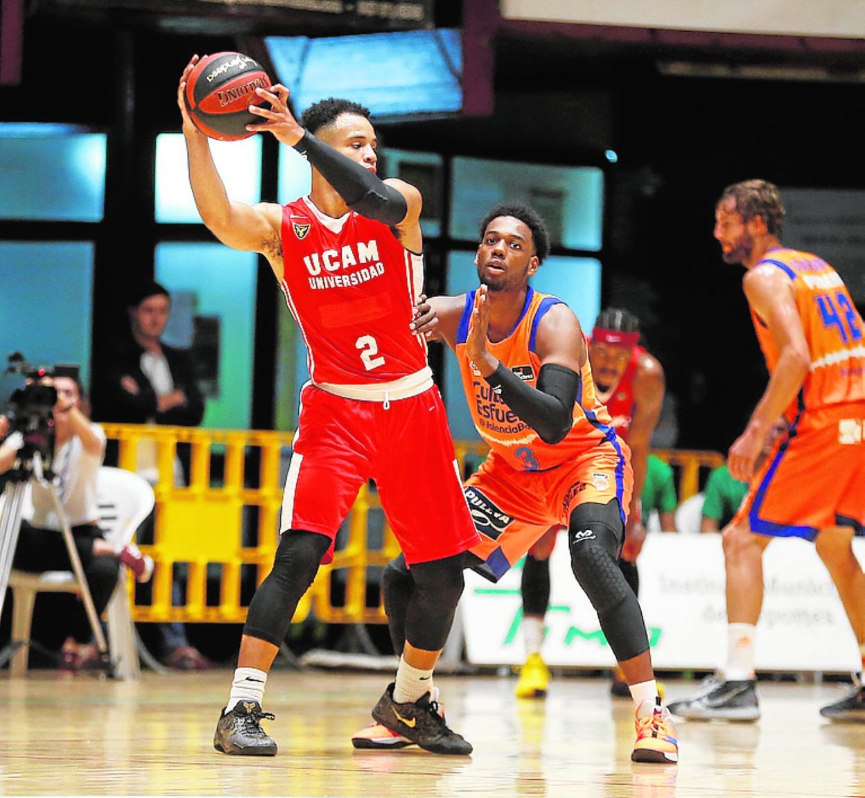 El UCAM cae ante el Valencia Basket