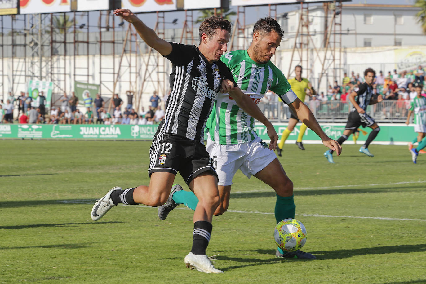 Un golazo de Manu Viana da la victoria a los de Munúa en Sanlúcar de Barrameda