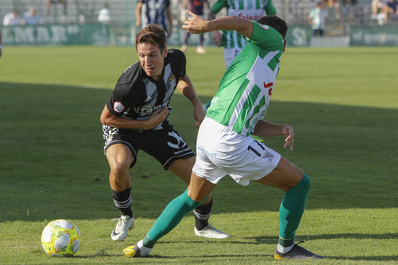 Un golazo de Manu Viana da la victoria a los de Munúa en Sanlúcar de Barrameda
